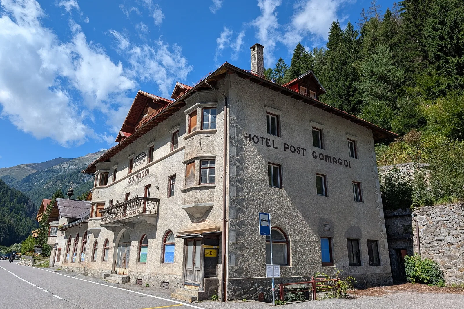 Hotel Post in Gomagoi right on the pass road